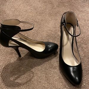 Black Nine West heels. Size 7.5. Like new.